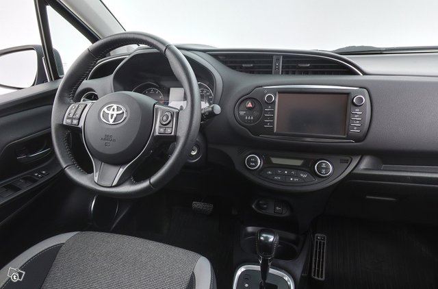 Toyota Yaris 11