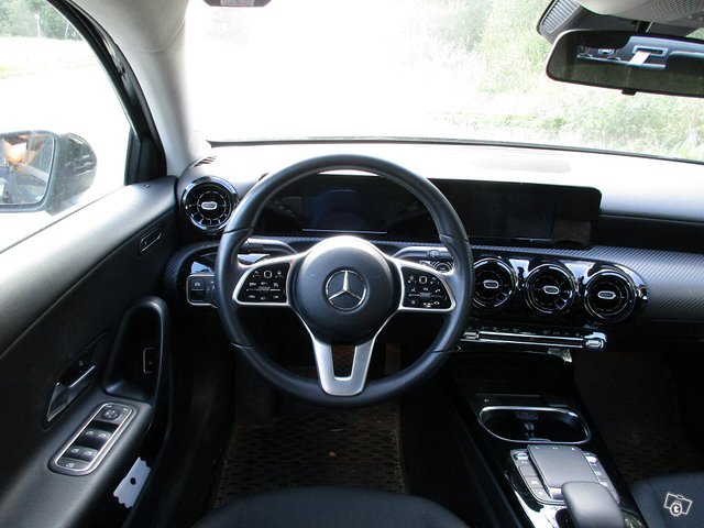 Mercedes-Benz A 8