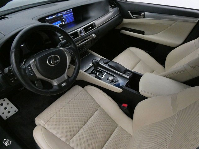 Lexus GS 13