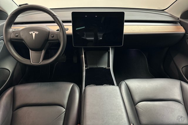 TESLA Model 3 9