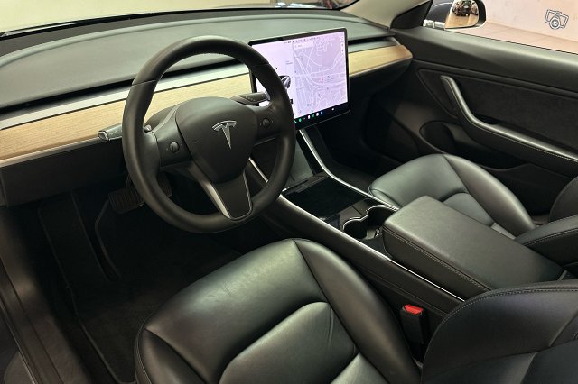 TESLA Model 3 10