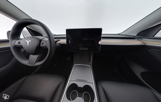 Tesla Model Y 11