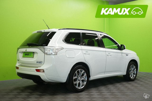 Mitsubishi Outlander PHEV 4