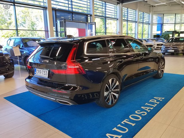 VOLVO V60 3