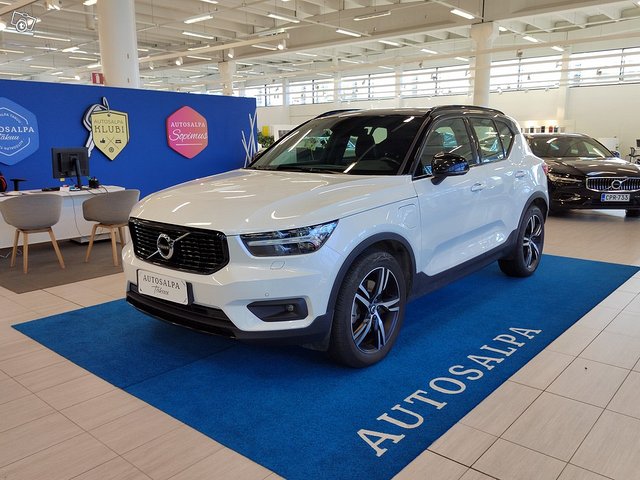 VOLVO XC40