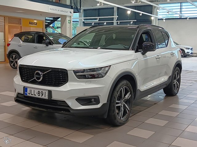 VOLVO XC40