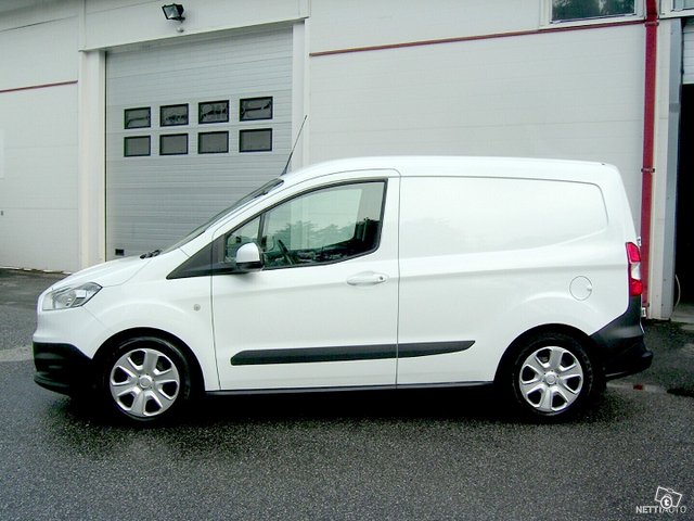 Ford Transit Courier 2