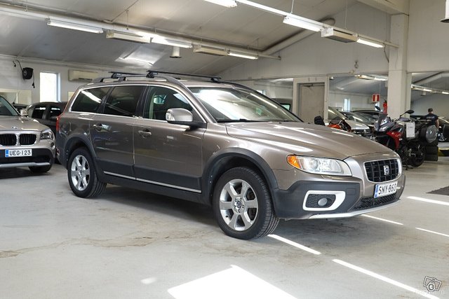 Volvo XC70 1