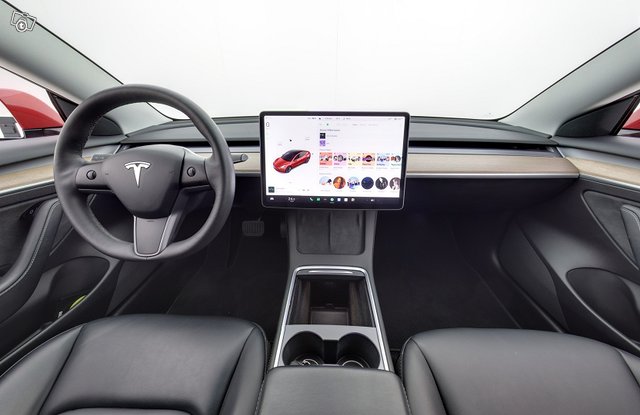 TESLA MODEL 3 11