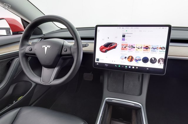 TESLA MODEL 3 12