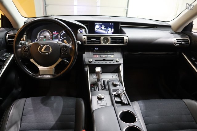 Lexus IS 13