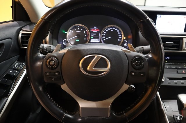 Lexus IS 15