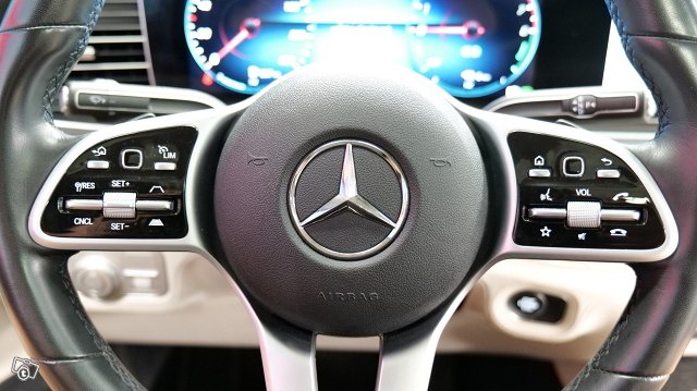 Mercedes-Benz GLE 9