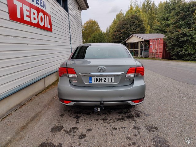 Toyota Avensis 4