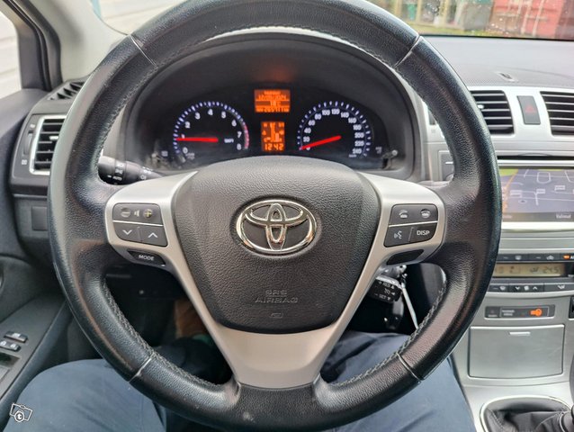 Toyota Avensis 14