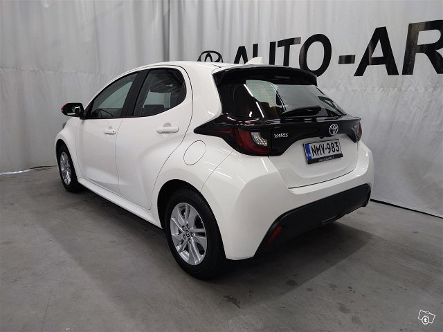 TOYOTA YARIS 4