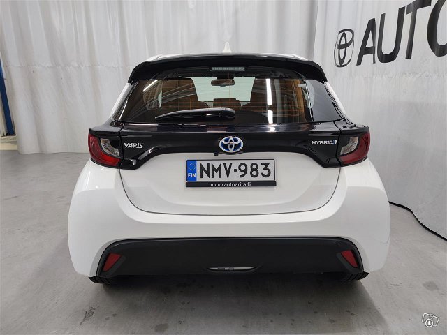 TOYOTA YARIS 5