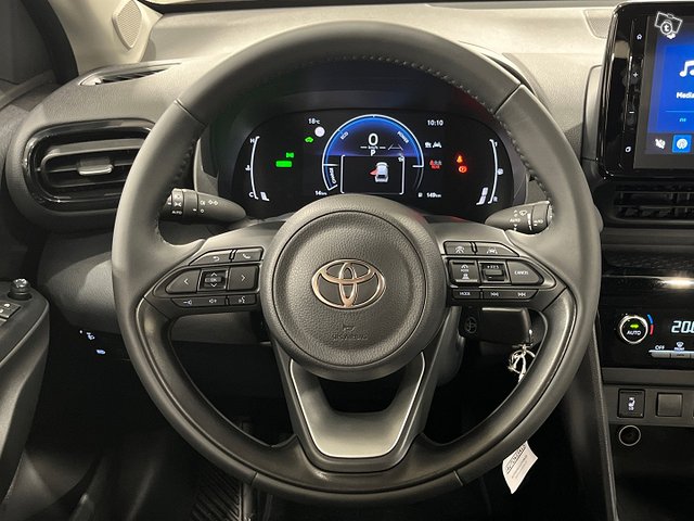 TOYOTA YARIS CROSS 12