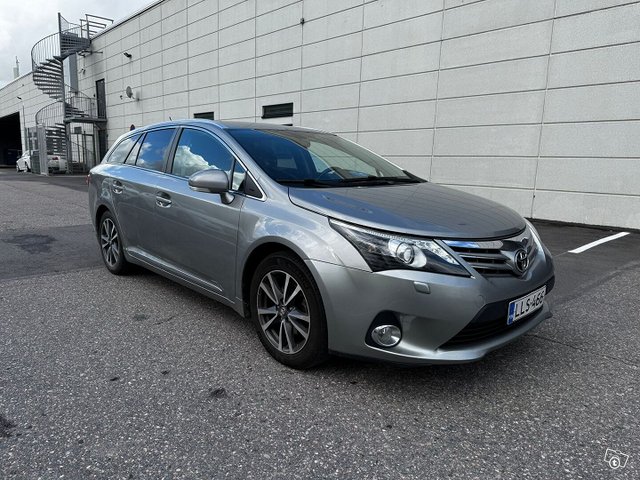 Toyota Avensis 2