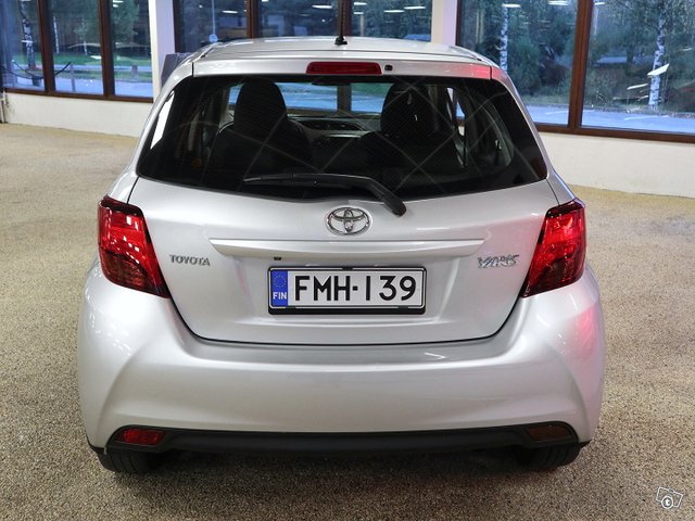 TOYOTA Yaris 6