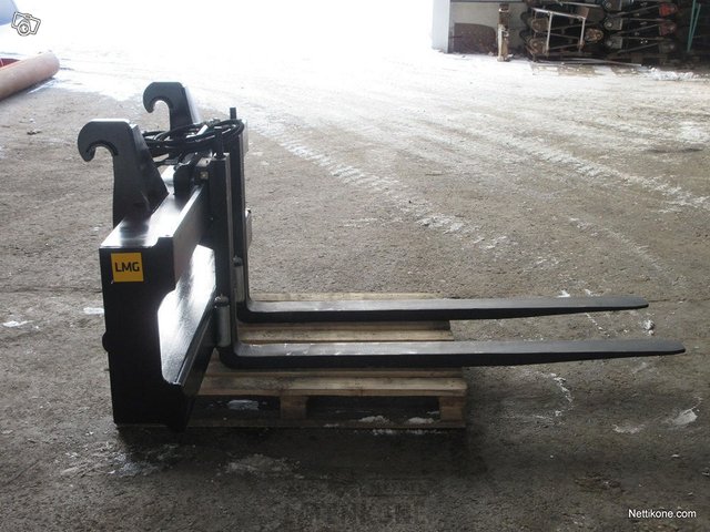 LMG Hydrauliset Trukkipiikit 5000kg 2000mm/1200mm Sivusiirto Volvo BM 8