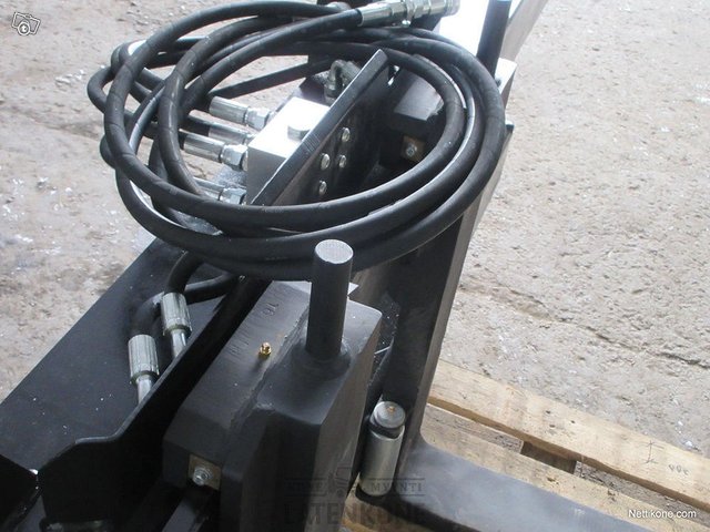 LMG Hydrauliset Trukkipiikit 5000kg 2000mm/1200mm Sivusiirto Volvo BM 21