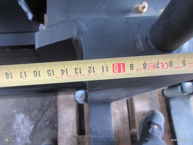 LMG Hydrauliset Trukkipiikit 5000kg 2000mm/1200mm Sivusiirto Volvo BM 24