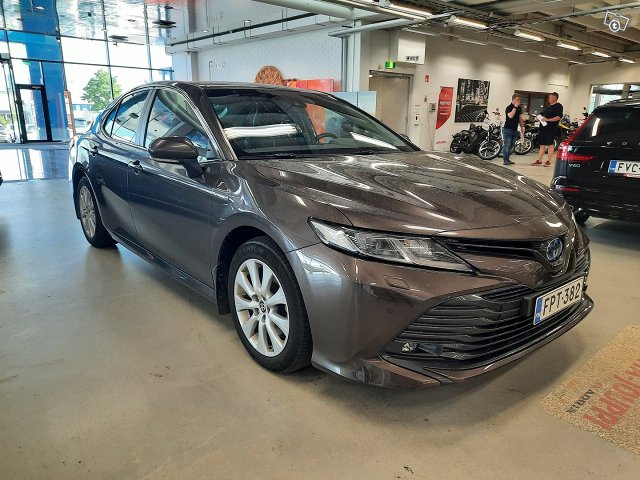 Toyota Camry 1