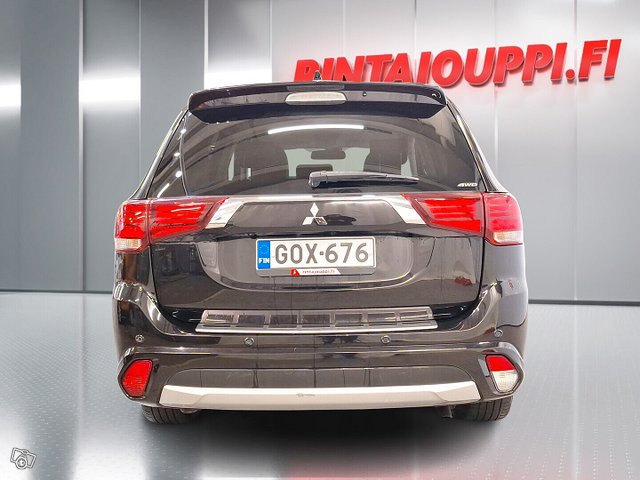 Mitsubishi Outlander 4