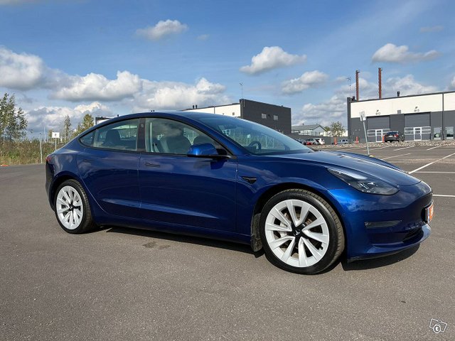 Tesla Model 3 2