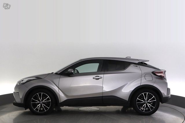 Toyota C-HR 2