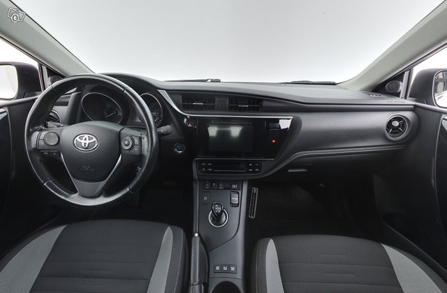 Toyota Auris 10