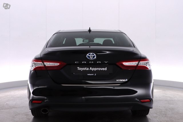 Toyota Camry 7