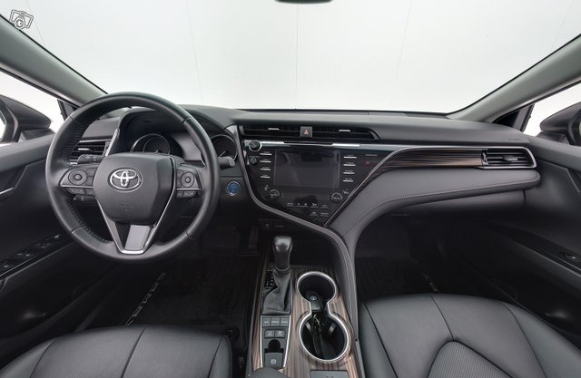 Toyota Camry 11