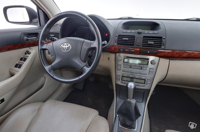 Toyota Avensis 6