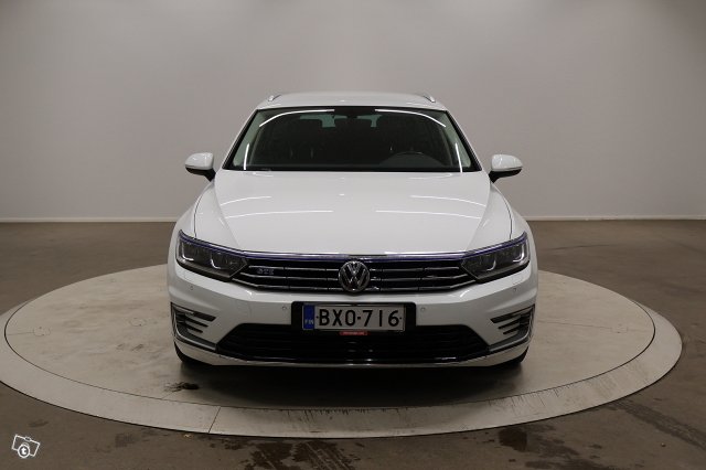 Volkswagen Passat 2