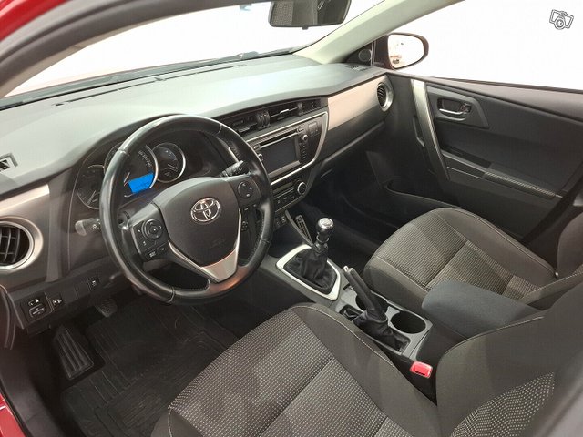 Toyota Auris 7