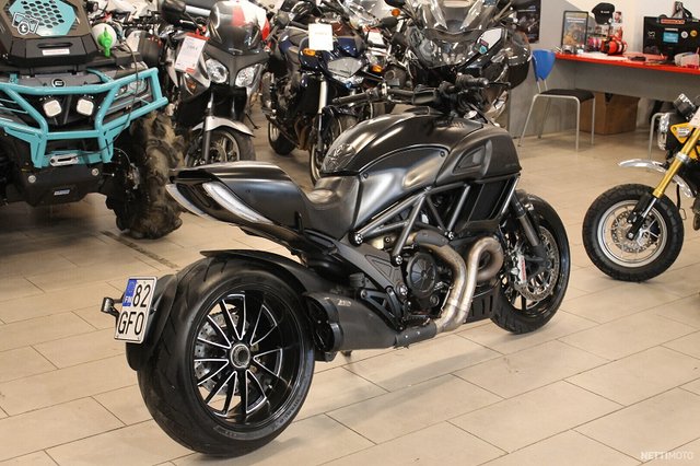 Ducati Diavel 4