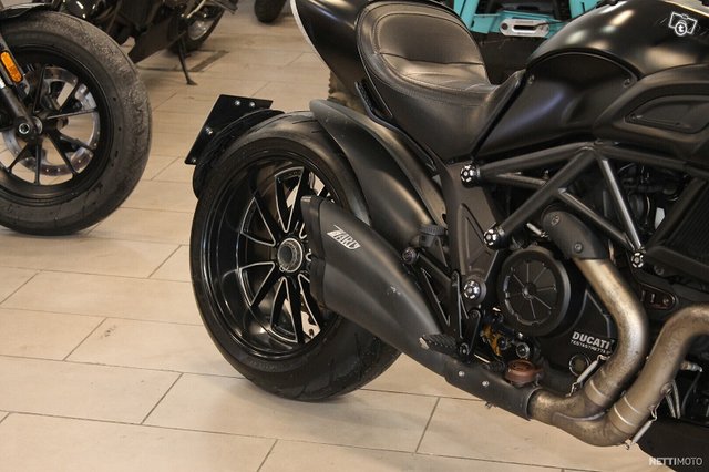 Ducati Diavel 10