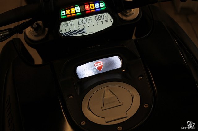 Ducati Diavel 13