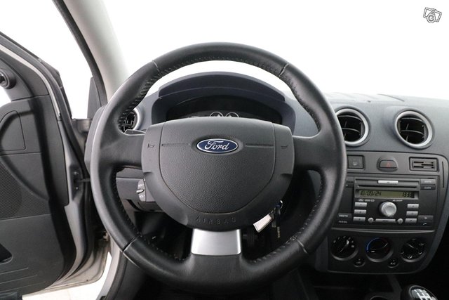 Ford Fusion 6