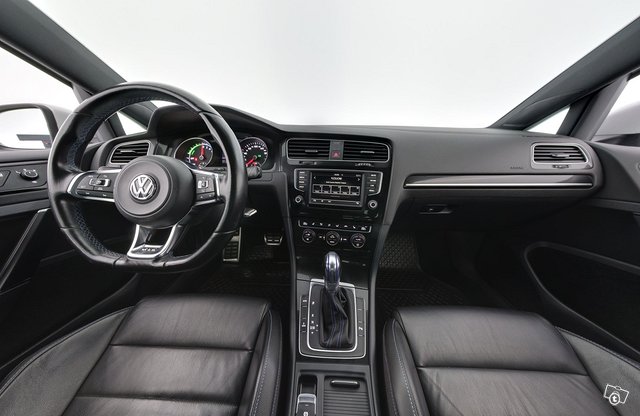 Volkswagen Golf 11