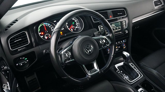 Volkswagen Golf 13