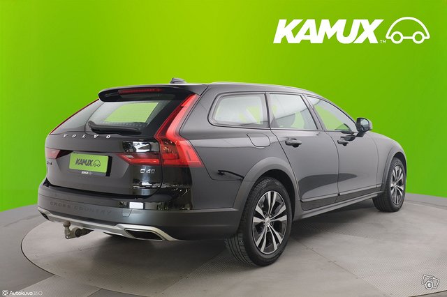 Volvo V90 Cross Country 4