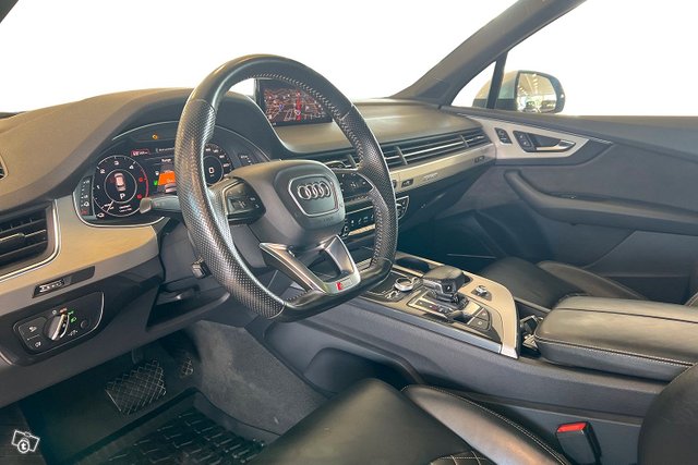 Audi Q7 9