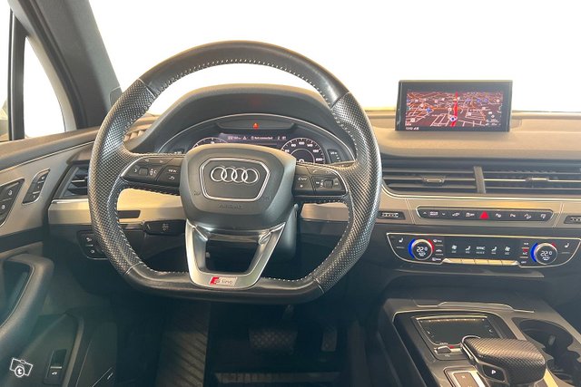 Audi Q7 10