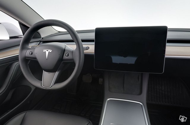 Tesla Model 3 9