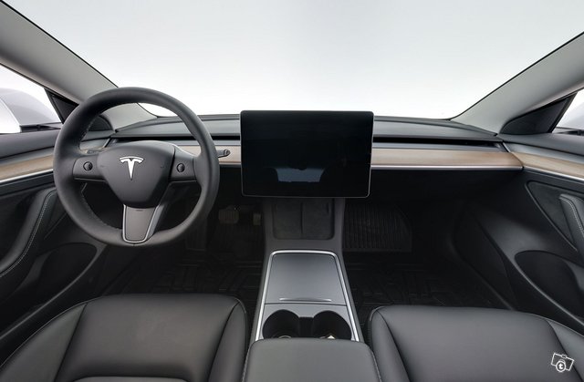 Tesla Model 3 11