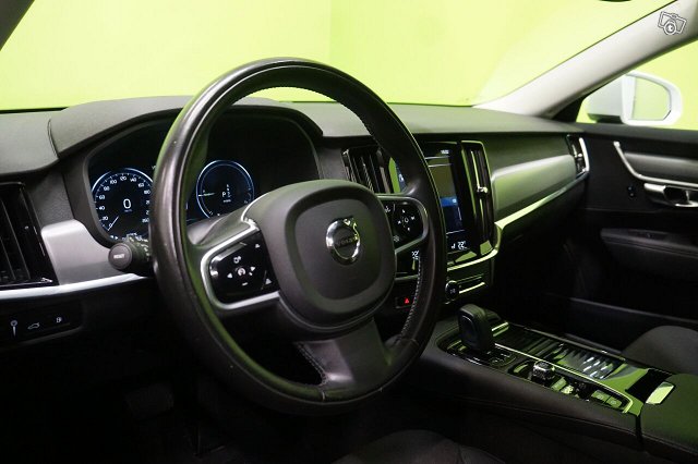 Volvo V90 9