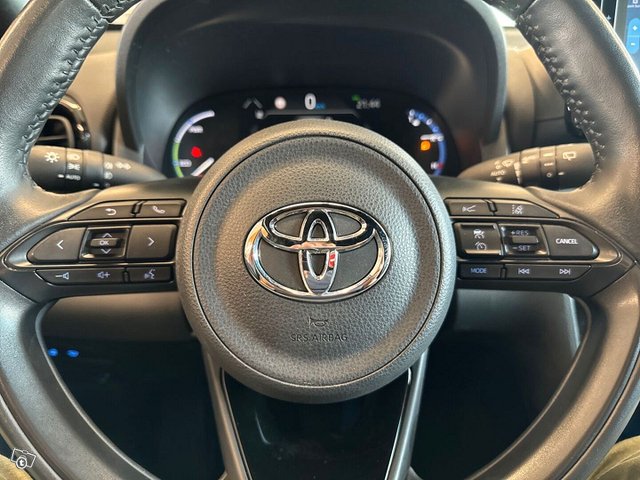 Toyota Yaris Cross 15